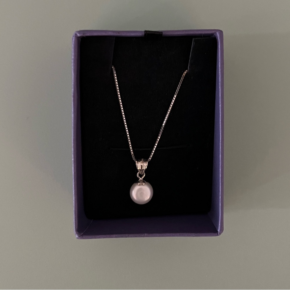 Like-New Pearls Only Sterling Silver Flat-Lay Pearl Necklace